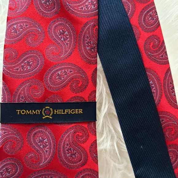 NWT Tommy Hilfiger red and blue paisley tie - Picture 2 of 3